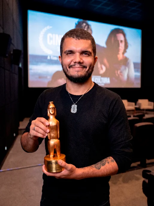 Alex Rocha - Roteirista e Diretor de Cinema em Palmas Tocantins Alex Rocha - Roteirista e Diretor de Cinema premiado no Cine Toca (Palmas, Tocantins)